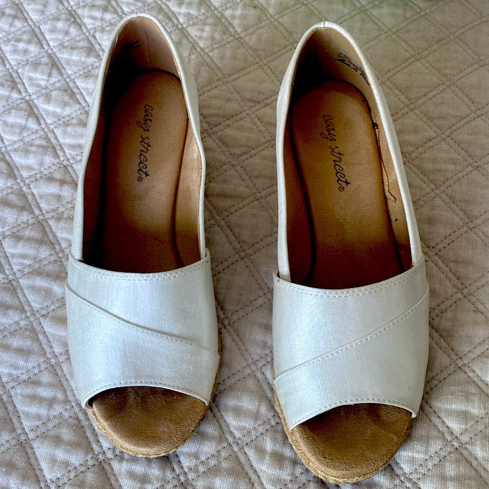 Women's Easy Street Jasper Super Flex Espadrille Sandals 8W